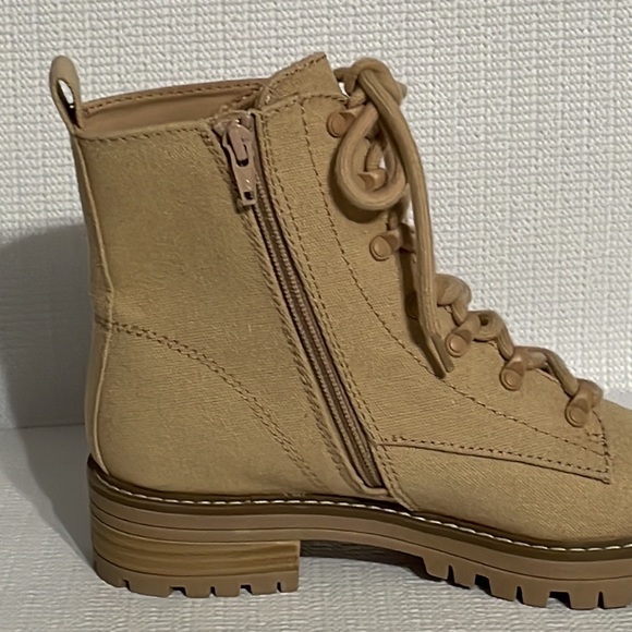 Universal thread, laced up, canvas booties, Size 8 - Picture 7 of 12